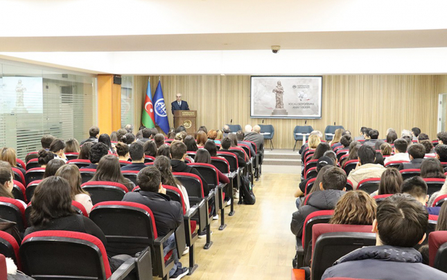 azerbaycan-universitetinde-xocali-soyqirimi-qurbanlarinin-xatiresi-anildi