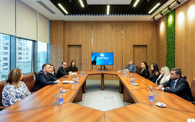 eesmn-de-xocali-qurbanlarinin-aile-uzvleri-ile-gorus-olub