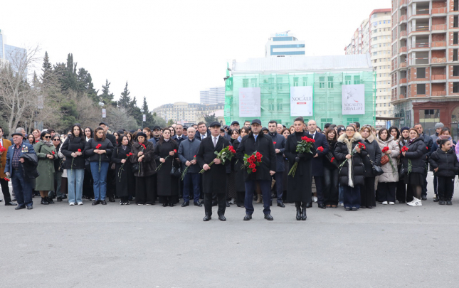 suraxani-ictimaiyyeti-xocali-soyqirimi-abidesini-ziyaret-etdi