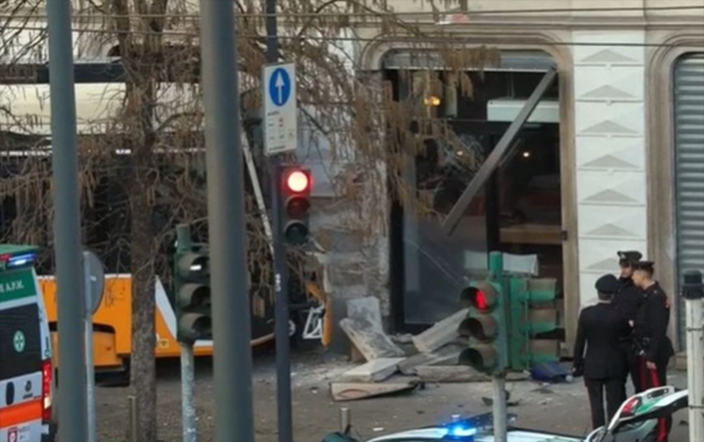 milanda-tramvayin-relsden-cixib-qeza-etdi