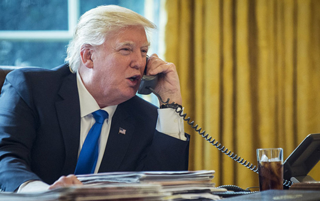 tramp-onlarla-telefonla-danisdi