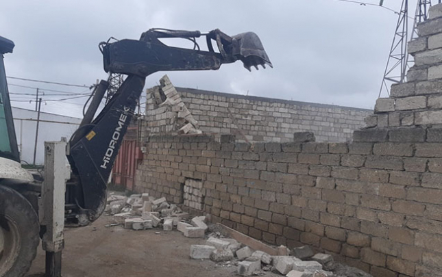 buzovnada-qanunsuz-tikili-sokuldu