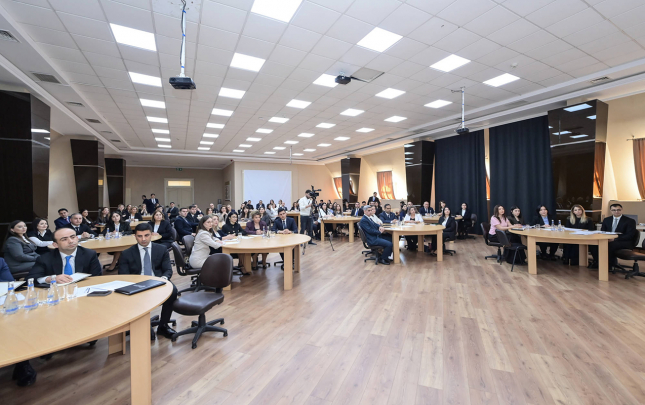 nazir-yeni-direktorlarla-mekteb-idareetmesini-muzakire-etdi