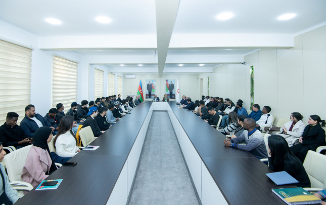 bmu-nun-rektoru-ecnebi-telebelerle-gorusdu