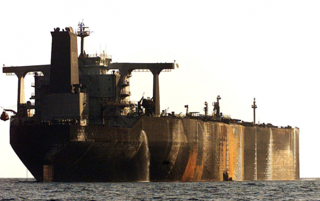 kuveyt-yaxinliginda-neft-tankeri-partladi