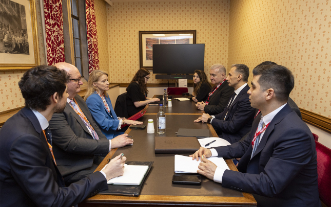 resad-nebiyev-baroness-lloyd-ile-gorusdu