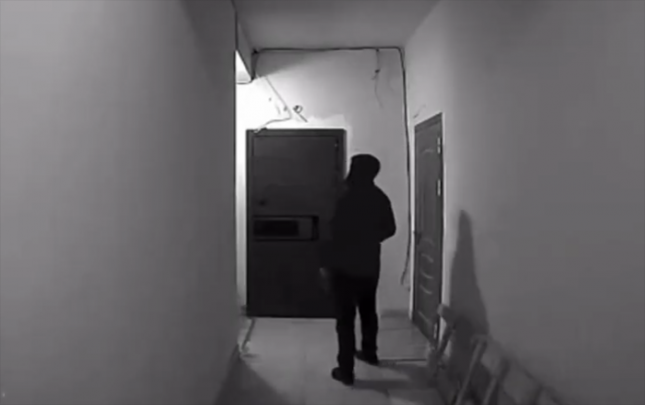 qapisi-aciq-evlere-girmek-isteyirmis