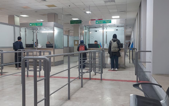 iki-azerbaycan-diplomati-irandan-texliye-edildi