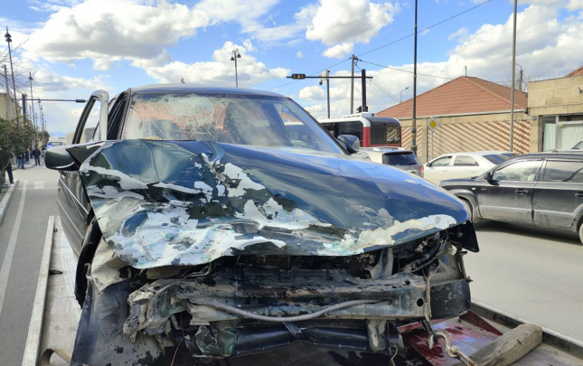 gencede-iki-masin-toqqusdu