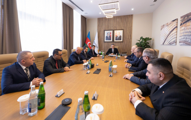 azergoldda-tereqqi-medalina-layiq-gorulmus-emekdaslarla-gorus