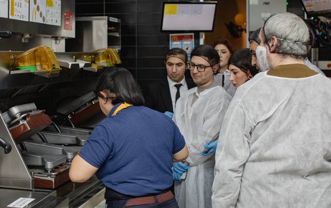 mcdonaldsin-aciq-qapi-proqrami