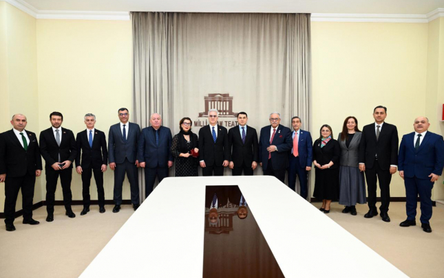 adil-kerimli-azerbaycanin-ve-qardas-olkelerin-teatr-xadimleri-ile-gorusdu