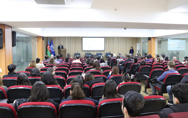 azerbaycan-universitetinde-elmi-konfrans-kecirildi