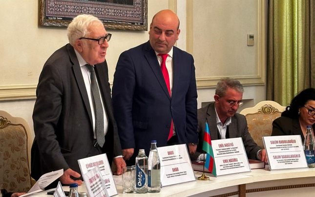 yazici-publisist-emil-nesirlinin-yeni-nesr-olunan-prezident-kitabinin-teqdimati-kecirilib