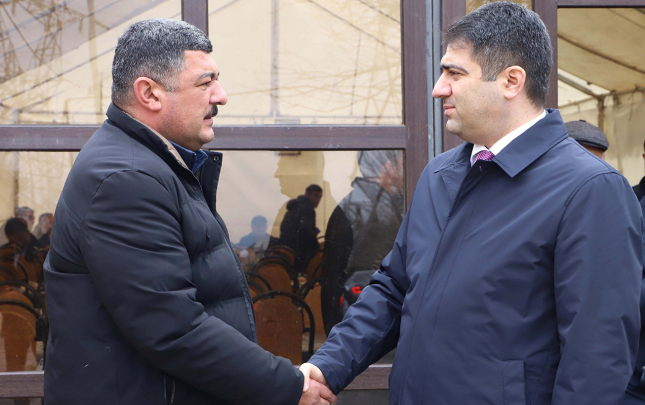 seymur-orucov-aydin-tagizade-ile-vida-merasiminde