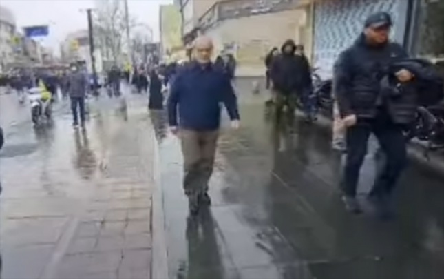 pezeskian-tehranda-yurusde