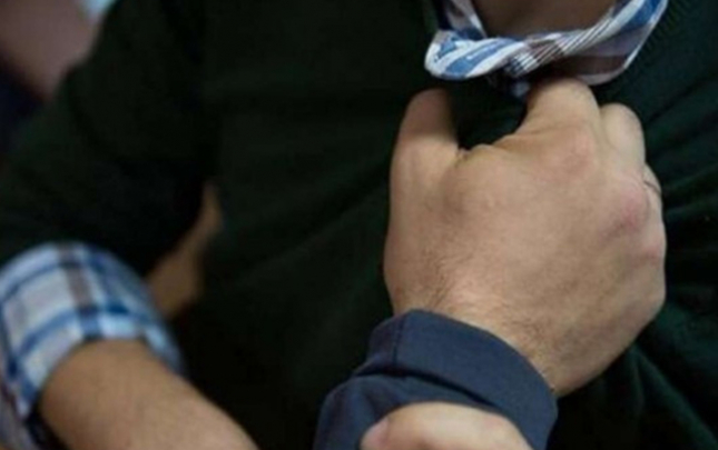 uc-dost-kafede-yeyib-icib-hesabi-odemedi