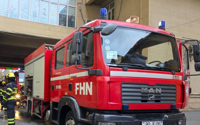 bakida-coxmertebeli-yasayis-binasinda-yangin