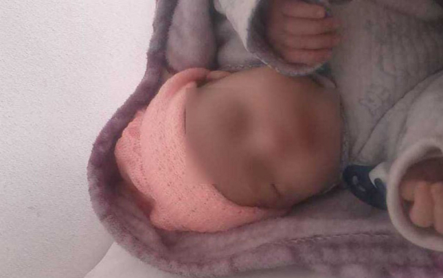 tovuzda-ana-korpesini-yasli-qadinin-evinde-qoyub-gedib