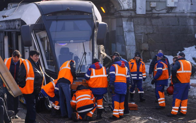 moskvada-tramvaylar-toqqusdu