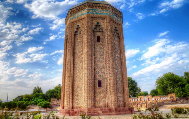 momine-xatun-turbesinin-berpasina-10-milyona-yaxin-pul-ayrildi