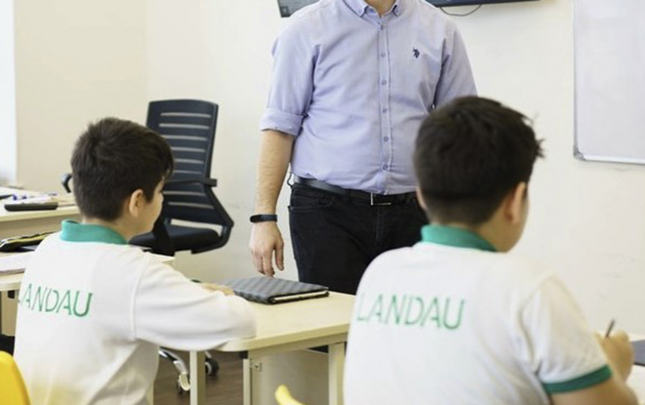 evlerini-satib-bura-kocubler-ki-usaqlari-mektebe-rahat-gedib-gele-bilsin