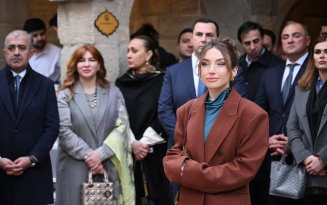 prezidentin-gelini-acilisda