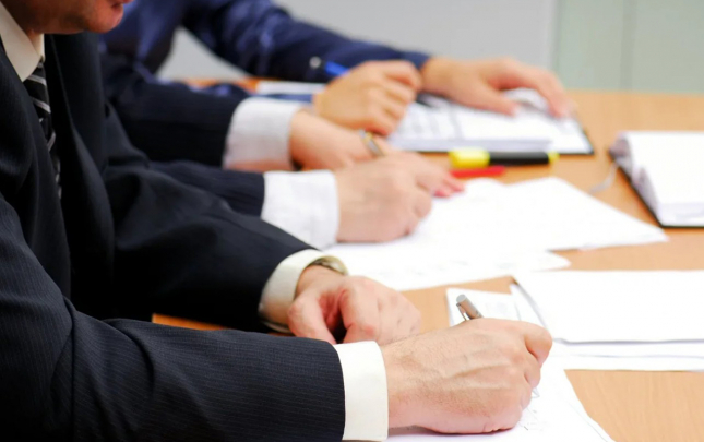 sabit-ve-edaletli-emekhaqqi-sistemi-dovlet-qulluqcusunda-sabaha-inam-yaradir