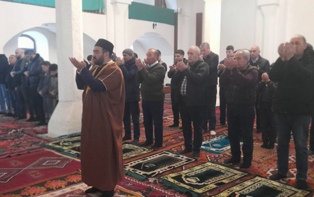 agdam-cume-mescidinde-bayram-namazi-qilindi