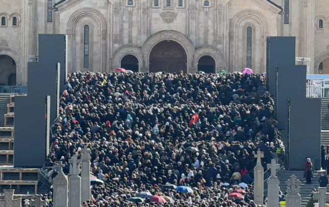 patriarx-ii-iliya-ile-vida-merasimi-kecirilir