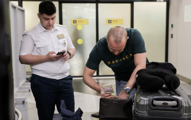 putin-100-min-dollardan-cox-nagd-pulun-cixarilmasini