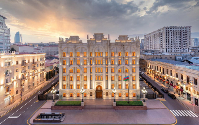yagisli-hava-ile-bagli-polis-zeruri-tehlukesizlik-tedbirlerini-davam-etdirir