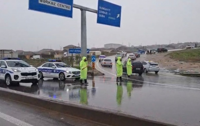 polis-yagisli-havada-fasilesiz-xidmeti-davam-etdirir