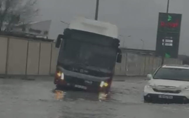 bakubus-avtobusu-yolda-qaldi