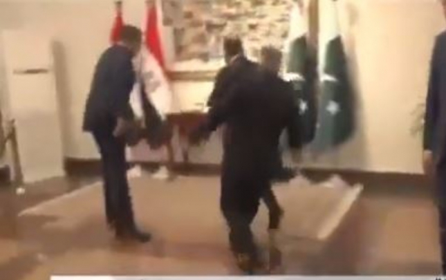 hemkarini-qarsilayarken-yixildi