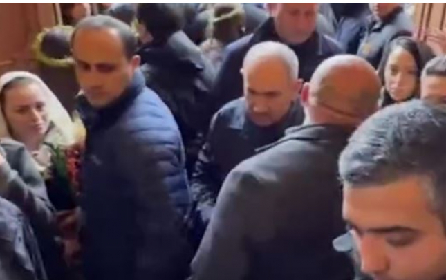 pasinyana-kilsede-hucum-etdiler