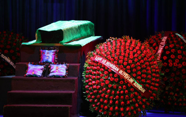 prezidentle-xanimi-vida-merasimine-eklil-gonderdi