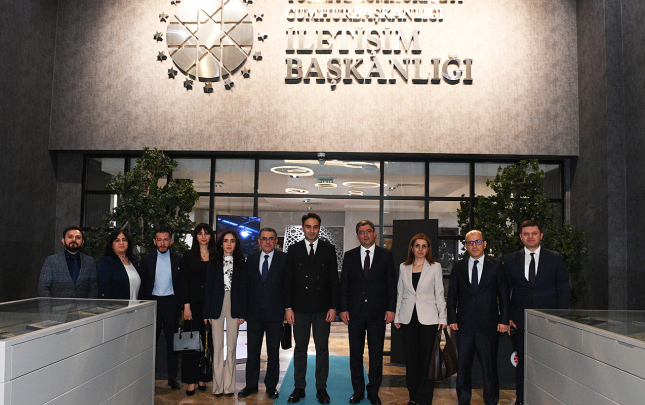 media-numayendeleri-turkiyede-dezinformasiya-ile-mubarize-merkezini-ziyaret-edibler