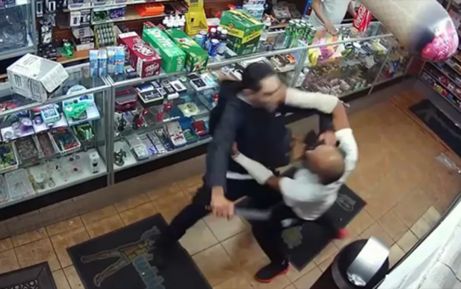 30-yasli-kisi-magazada-bicaqlandi