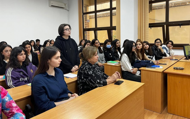 dovlet-hesabina-oxuyan-telebelerden-pul-teleb-olunur