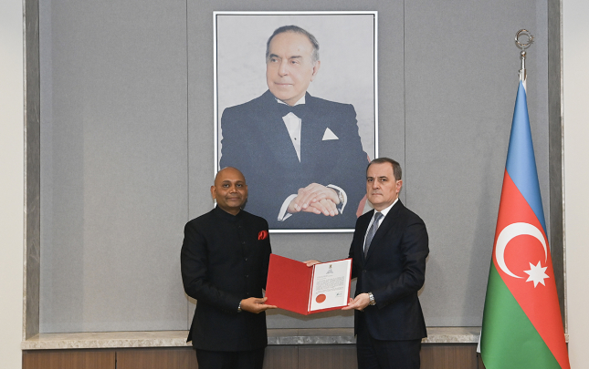 bayramov-hindistanin-yeni-sefirini-qebul-etdi