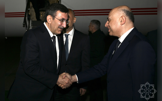 cevdet-yilmaz-azerbaycana-geldi