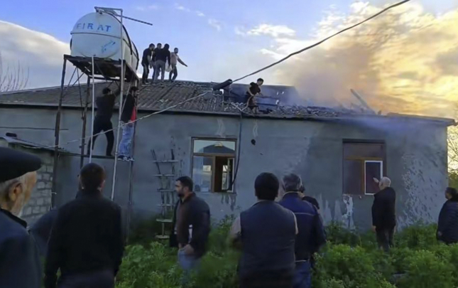 agcabedide-dordotaqli-ev-yanib