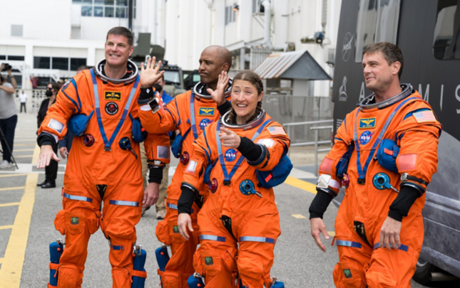 insan-54-il-sonra-en-uzaq-seyahete-cixdi