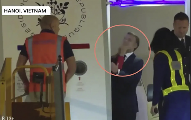 heyat-yoldasi-makronla-pis-reftar-edir