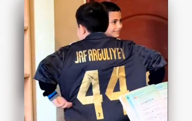 elvin-ona-hediyye-gonderdi-suni-intellektdir-deyib-inanmadi