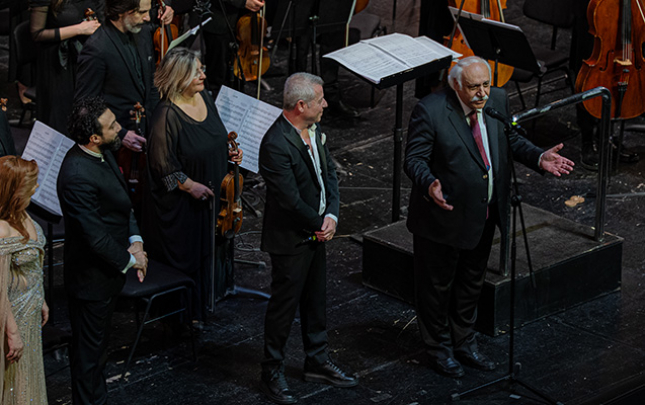 levent-yuksel-bayatilari-eldar-mansurovun-qarsisinda-ifa-etdi