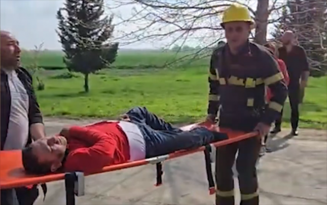 avtomobilde-sixili-qalan-surucu-bele-xilas-edildi