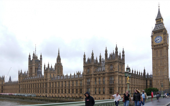 oten-il-britaniyada-isti-havalara-gore-1500-den-cox-adam-olub