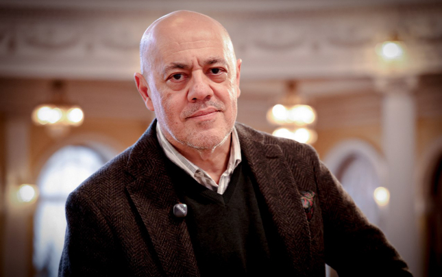 haqsizliqlar-var-tesadufi-insanlar-rehberlik-etmeye-calisirlar